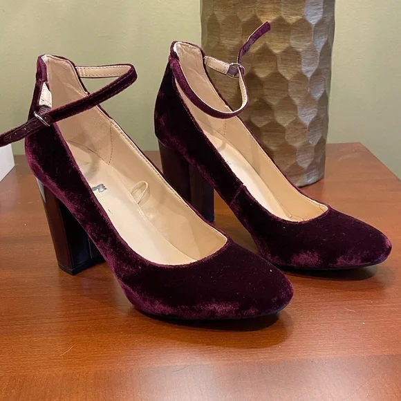 Elegant Velvet Ankle Strap Heels Mark Fisher 7 - Picture 3 of 4